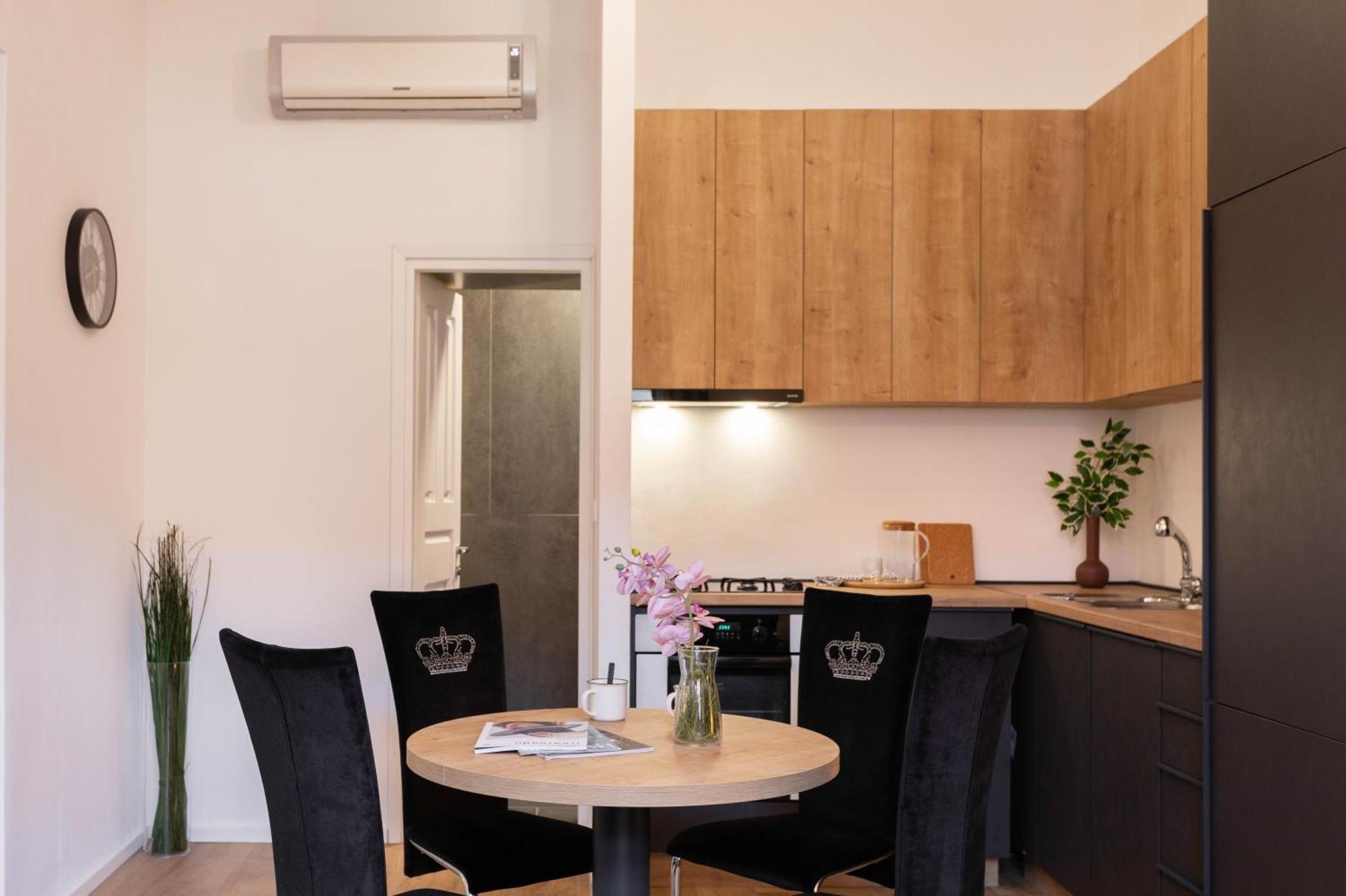 Design And Modern Apartments In Heart Of Загреб Екстериор снимка